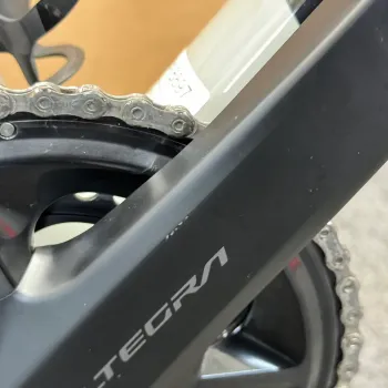 Used California Bicycle Factory O2 Disc 12-speed Shimano Ultegra Di2 - 2024 (54cm) 2024 Road & Gravel, Light Gray — image 17 of 18