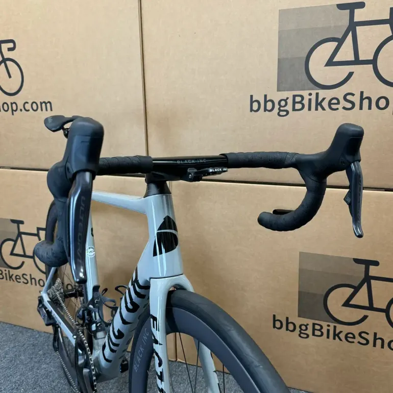 Used California Bicycle Factory O2 Disc 12-speed Shimano Ultegra Di2 - 2024 (54cm) 2024 Road & Gravel, Light Gray — image 3 of 18