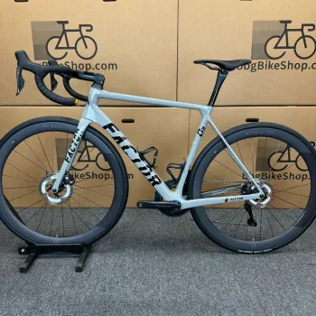 Used California Bicycle Factory O2 Disc 12-speed Shimano Ultegra Di2 - 2024 (54cm) 2024 Road & Gravel, Light Gray — image 2 of 18