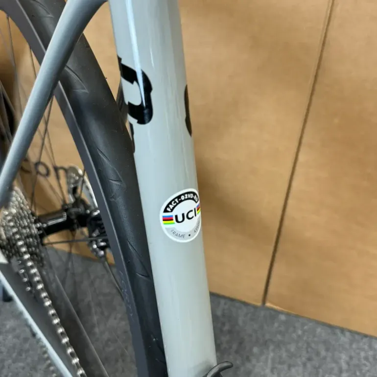 Used California Bicycle Factory O2 Disc 12-speed Shimano Ultegra Di2 - 2024 (54cm) 2024 Road & Gravel, Light Gray — image 5 of 18