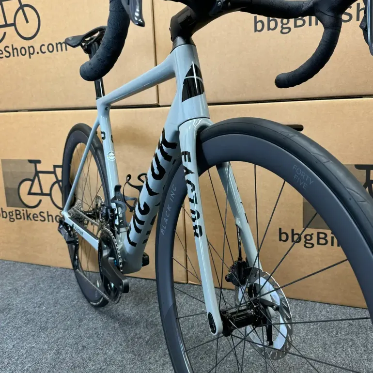 Used California Bicycle Factory O2 Disc 12-speed Shimano Ultegra Di2 - 2024 (54cm) 2024 Road & Gravel, Light Gray — image 7 of 18