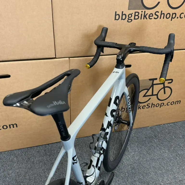 Used California Bicycle Factory O2 Disc 12-speed Shimano Ultegra Di2 - 2024 (54cm) 2024 Road & Gravel, Light Gray — image 18 of 18
