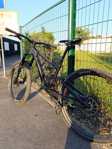 Used Specialized Enduro Comp 2020 2020 Mountainbike, Black, 29 — image 16 of 26