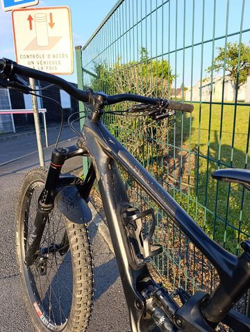 Used Specialized Enduro Comp 2020 2020 Mountainbike, Black, 29 — image 10 of 26