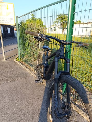 Used Specialized Enduro Comp 2020 2020 Mountainbike, Black, 29 — image 7 of 26