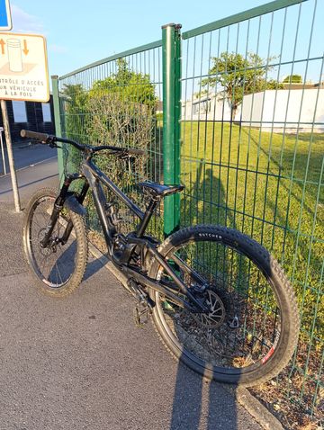 Used Specialized Enduro Comp 2020 2020 Mountainbike, Black, 29 — image 11 of 26