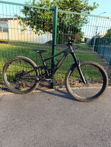 Used Specialized Enduro Comp 2020 2020 Mountainbike, Black, 29 — image 2 of 26