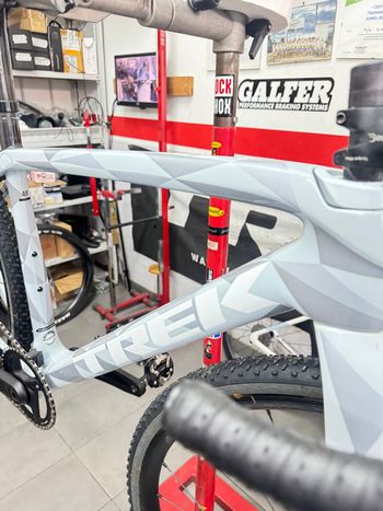 Used Trek Boone 5 2025 2025 Road & Gravel, Light Gray — image 5 of 7