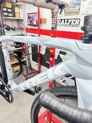 Used Trek Boone 5 2025 2025 Road & Gravel, Light Gray — image 5 of 7