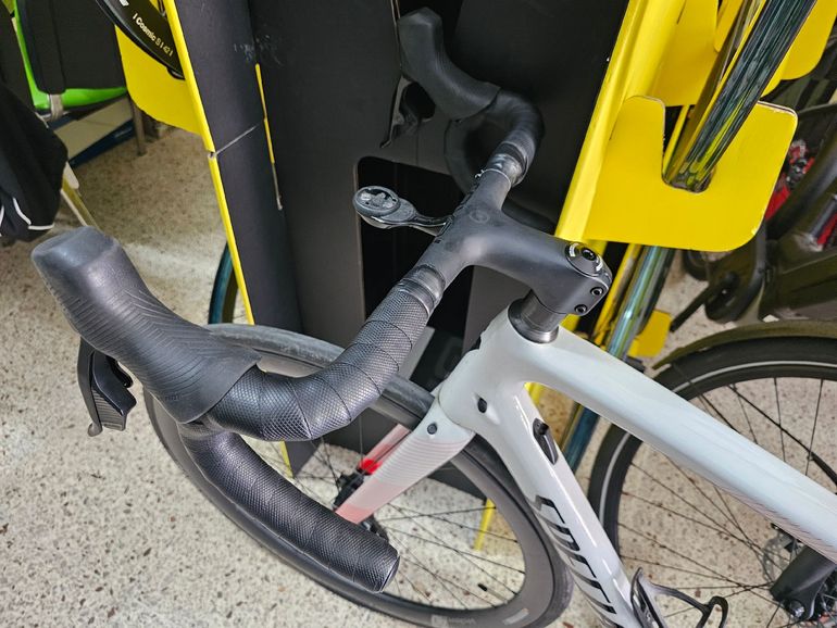 Used Specialized Specialized Tarmac SL 6 2022 2022 Road & Gravel, Light Gray — image 4 of 9