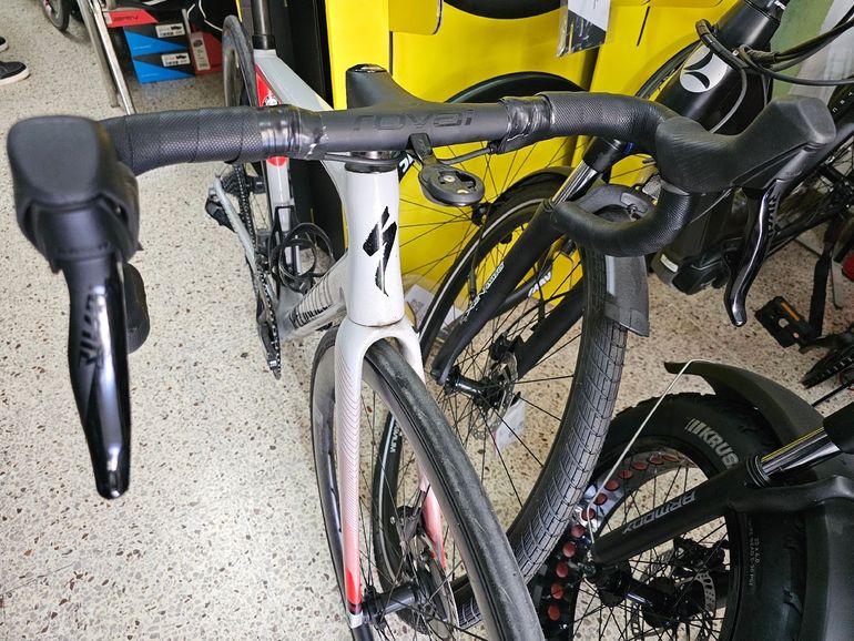 Used Specialized Specialized Tarmac SL 6 2022 2022 Road & Gravel, Light Gray — image 5 of 9