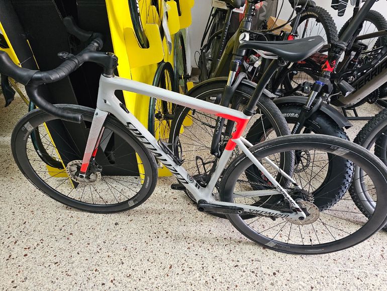 Used Specialized Specialized Tarmac SL 6 2022 2022 Road & Gravel, Light Gray — image 2 of 9