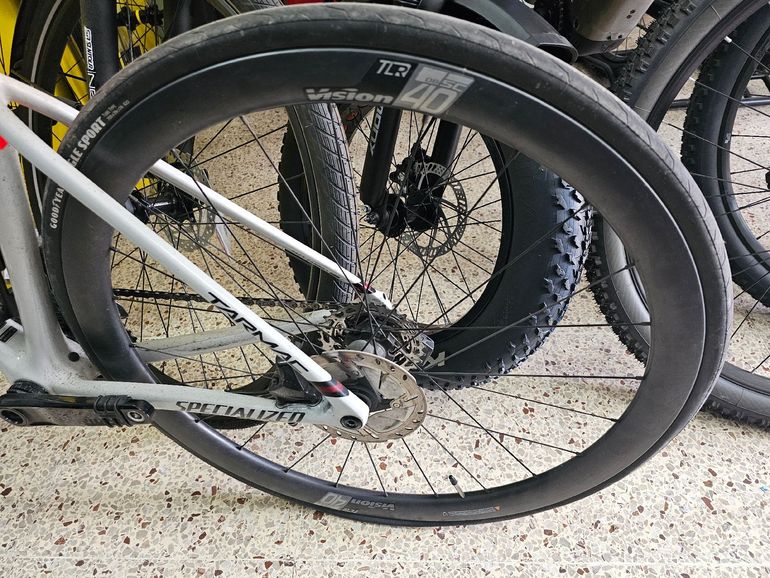 Used Specialized Specialized Tarmac SL 6 2022 2022 Road & Gravel, Light Gray — image 3 of 9