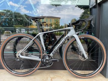 Bianchi Impulso PRO GRX 820 disc 2024 2024 Road & Gravel usato, Grigio chiaro — immagine 1 di 10