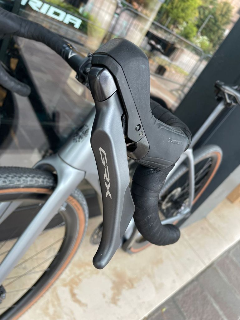 Bianchi Impulso PRO GRX 820 disc 2024 2024 Road & Gravel usato, Grigio chiaro — immagine 3 di 10