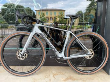 Bianchi Impulso PRO GRX 820 disc 2024 2024 Road & Gravel usato, Grigio chiaro — immagine 2 di 10