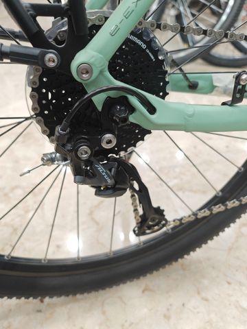 Used Lapierre E-Explorer 3.4 2023 Mountainbike, Green — image 3 of 4