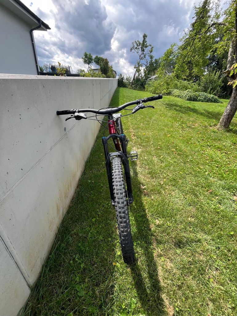 Used Trek Fuel EX 8 2022 2022 Mountainbike, Rot, 27.5, 29 — image 2 of 9