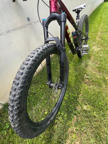 Used Trek Fuel EX 8 2022 2022 Mountainbike, Rot, 27.5, 29 — image 4 of 9