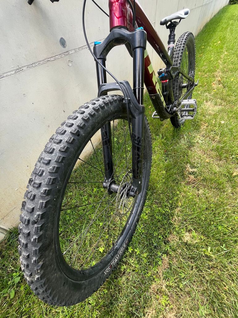 Used Trek Fuel EX 8 2022 2022 Mountainbike, Rot, 27.5, 29 — image 4 of 9