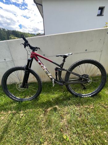 Used Trek Fuel EX 8 2022 2022 Mountainbike, Rot, 27.5, 29 — image 1 of 9
