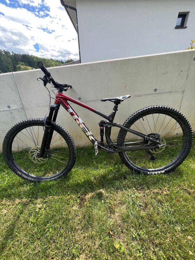 Used Trek Fuel EX 8 2022 2022 Mountainbike, Rot, 27.5, 29 — image 1 of 9