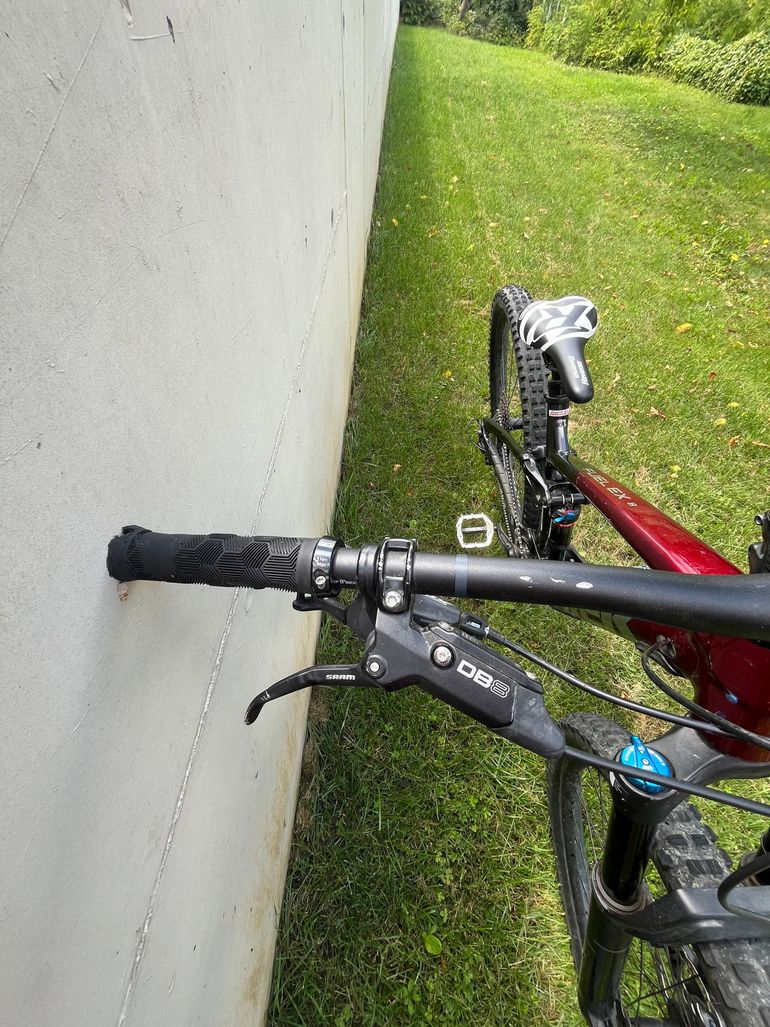 Used Trek Fuel EX 8 2022 2022 Mountainbike, Rot, 27.5, 29 — image 3 of 9