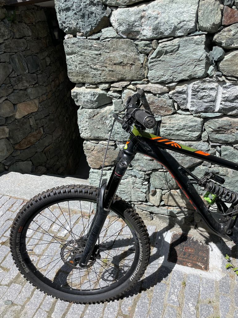 Used Kellys Swag 50 27.5" 2021 2021 Mountainbike, Nero — image 1 of 4