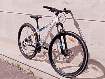 Used Cannondale Trail 6 27.5 2021 Mountainbike, White — image 5 of 6