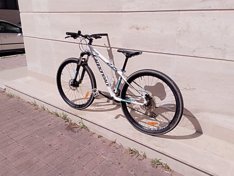 Used Cannondale Trail 6 27.5 2021 Mountainbike, White — image 4 of 6