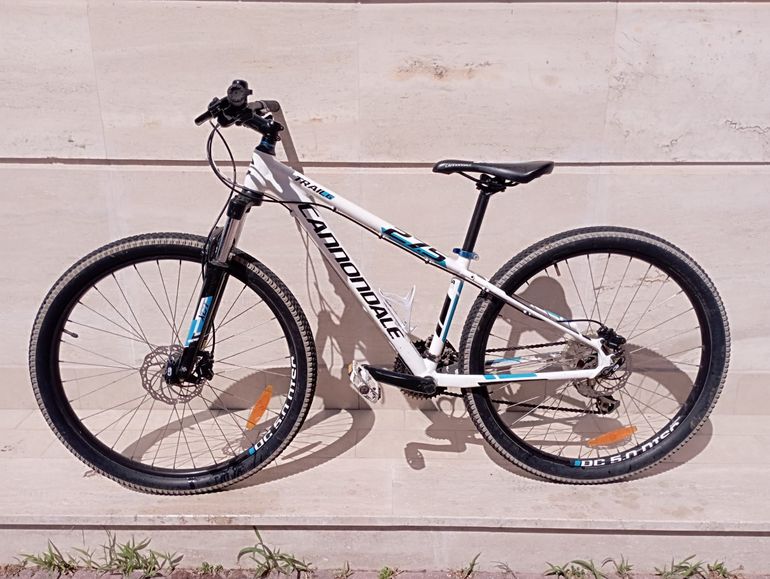 Used Cannondale Trail 6 27.5 2021 Mountainbike, White — image 2 of 6