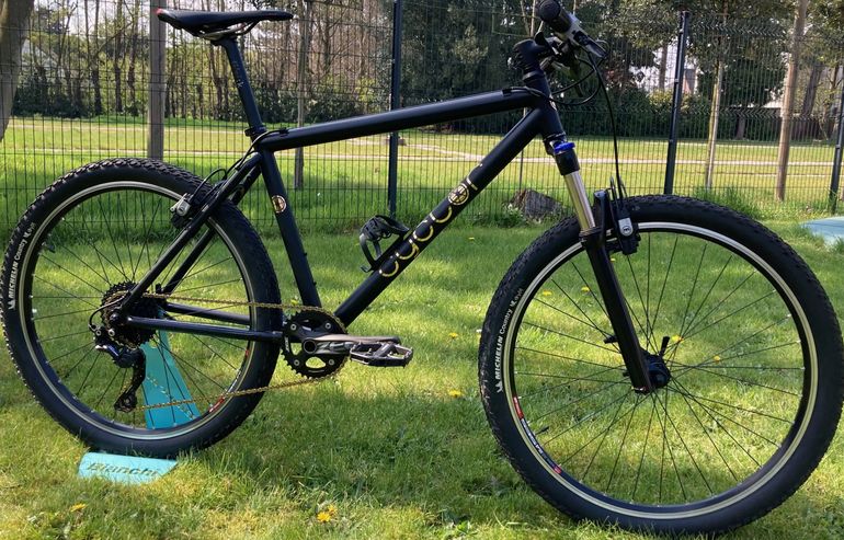 Used Trek 7000 totally revamped (Painted) 2020 Mountainbike, Black — image 1 of 8