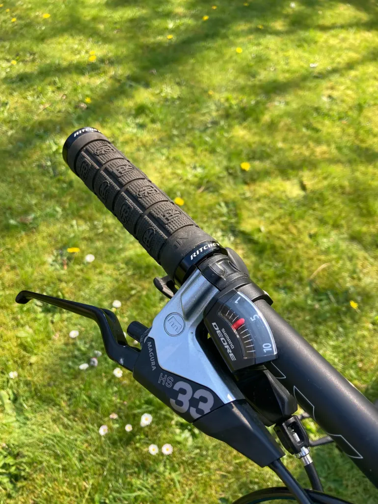 Used Trek 7000 totally revamped (Painted) 2020 Mountainbike, Black — image 6 of 8