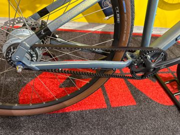 Used CUBE HYDE 2022 Road & Gravel, Light Gray — image 3 of 5