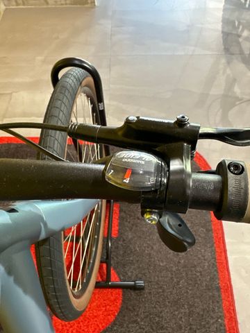 Used CUBE HYDE 2022 Road & Gravel, Light Gray — image 4 of 5