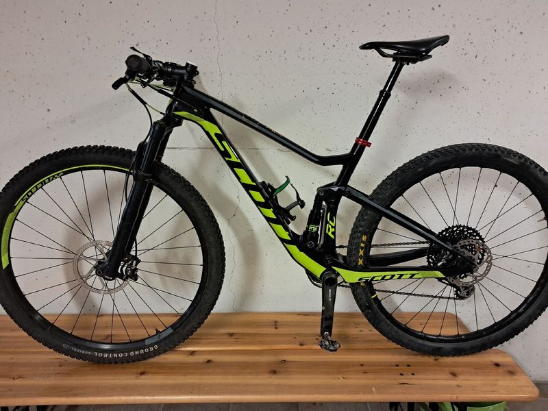 Used Scott Spark RC 2017 Mountainbike, Black, 29 — image 1 of 6