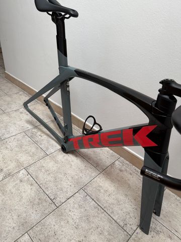 Trek Madone SL 7 Gen 6 2023 Frameset 2023 Road & Gravel usato, Grigio chiaro — immagine 5 di 10