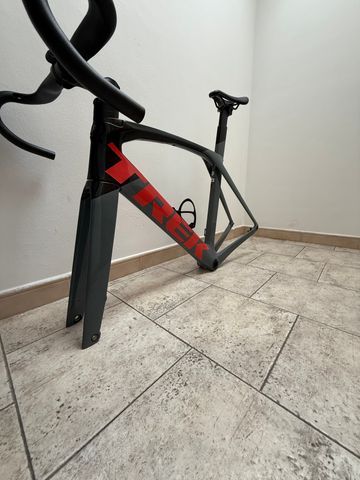 Trek Madone SL 7 Gen 6 2023 Frameset 2023 Road & Gravel usato, Grigio chiaro — immagine 3 di 10