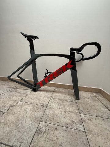 Trek Madone SL 7 Gen 6 2023 Frameset 2023 Road & Gravel usato, Grigio chiaro — immagine 10 di 10