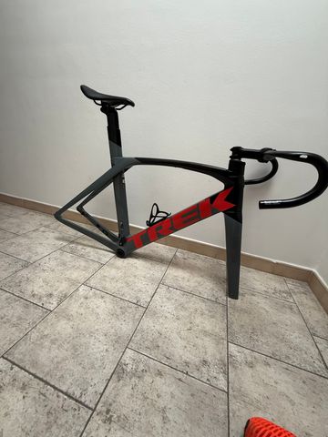Trek Madone SL 7 Gen 6 2023 Frameset 2023 Road & Gravel usato, Grigio chiaro — immagine 7 di 10