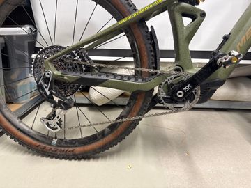 Used Merida eONE-SIXTY 10K 2025 2025 Mountainbike, Green, 29 — image 3 of 7