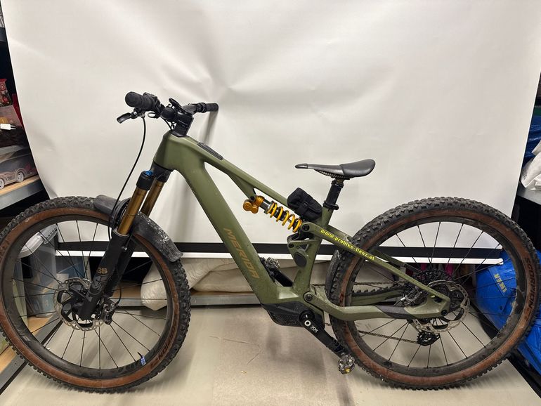 Used Merida eONE-SIXTY 10K 2025 2025 Mountainbike, Green, 29 — image 2 of 7