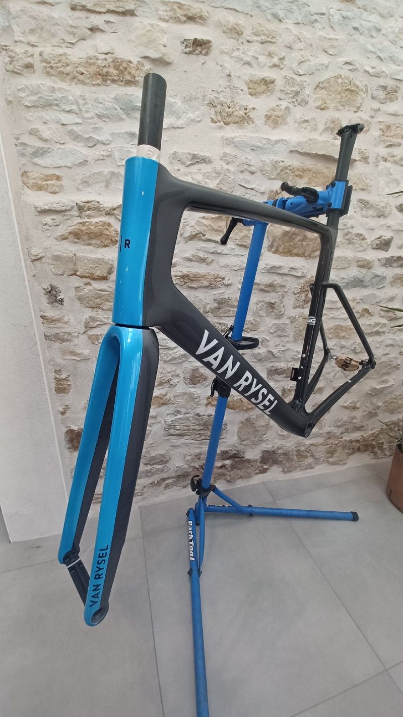 Used Van rysel Rcr Pro 2024 Road & Gravel, Light Gray — image 2 of 6