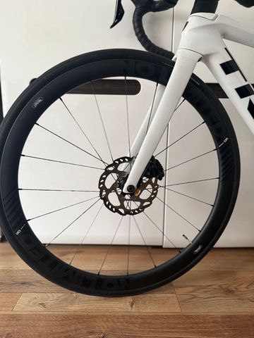 Brugt Trek Emonda Shimano 105 2024 Road & Gravel — billede 10 af 17