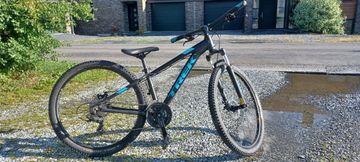 Used Trek Marlin 5 2017 2017 Mountainbike, Black — image 1 of 10