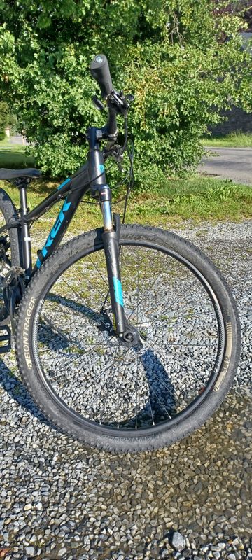 Used Trek Marlin 5 2017 2017 Mountainbike, Black — image 2 of 10