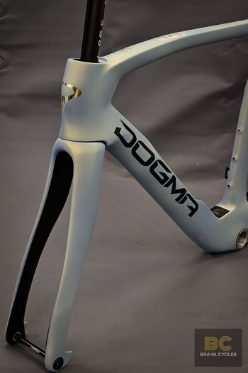 Used Pinarello Dogma F Frameset 2025 | Luxter Venice | 530 | NEW Frameset 2025 Road & Gravel, Blue — image 8 of 10