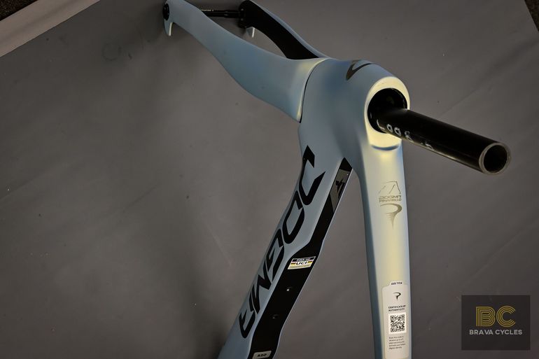 Used Pinarello Dogma F Frameset 2025 | Luxter Venice | 530 | NEW Frameset 2025 Road & Gravel, Blue — image 5 of 10