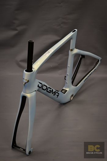 Used Pinarello Dogma F Frameset 2025 | Luxter Venice | 530 | NEW Frameset 2025 Road & Gravel, Blue — image 9 of 10