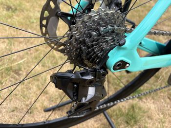 Used Bianchi Oltre XR4 Ultegra Di2 2021 2021 Road & Gravel, Schwarz — image 13 of 20